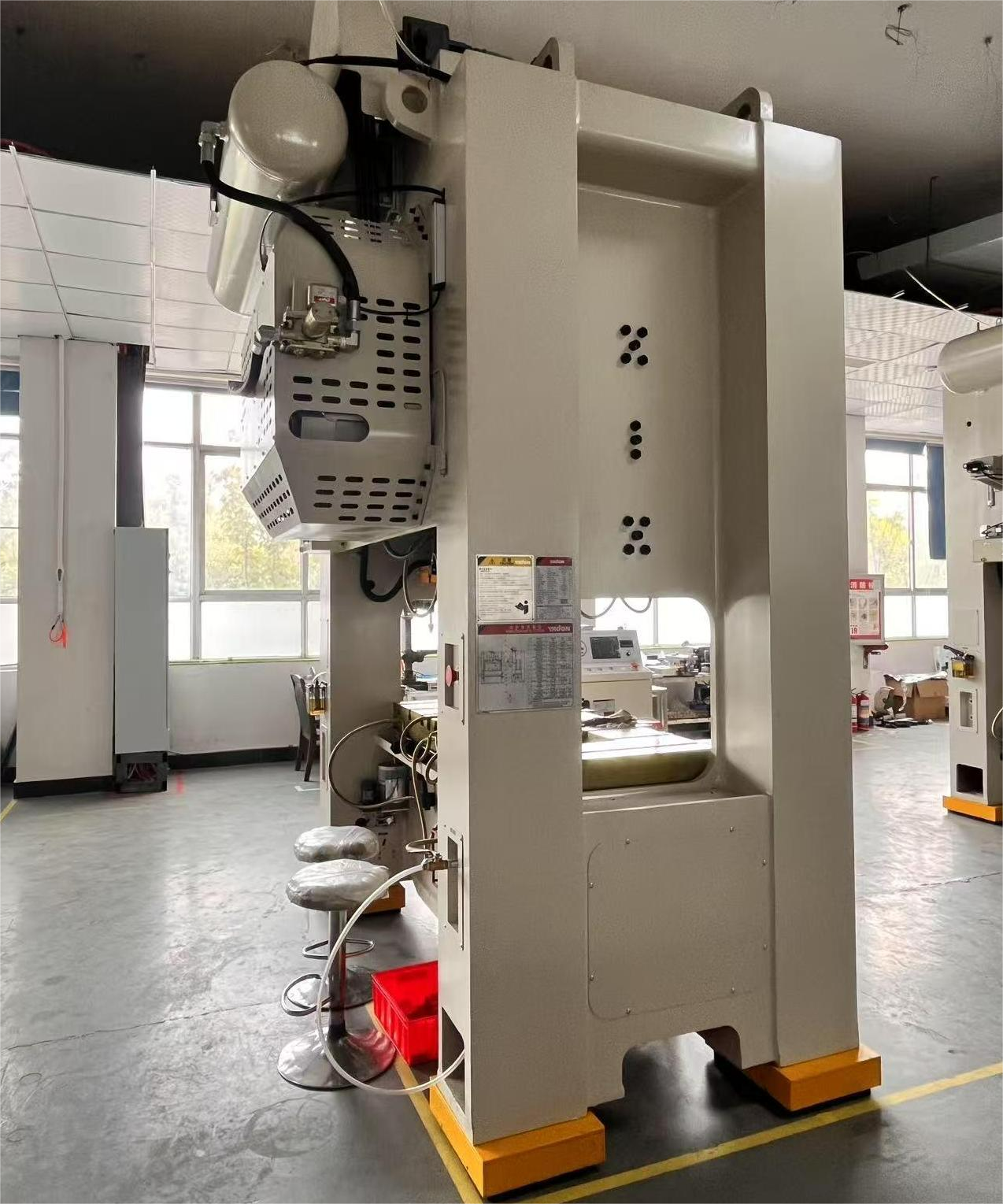 閉式雙點(diǎn)壓力機(jī)